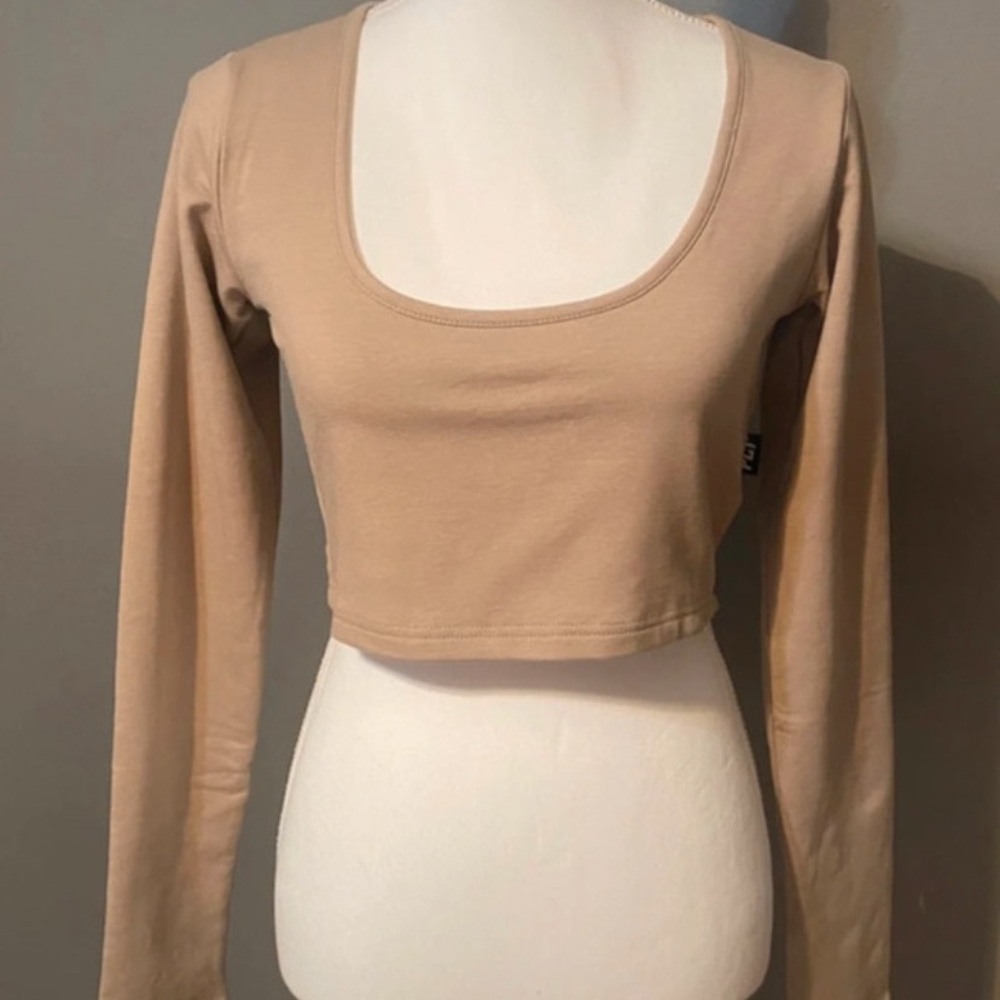 PrettyLittleThing Tan Long Sleeve Crop Top